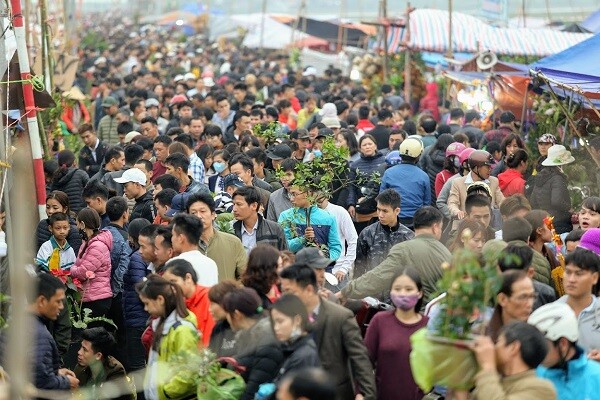 2. Chợ Viềng: Nơi cầu may "mua may bán rủi" đón năm mới.