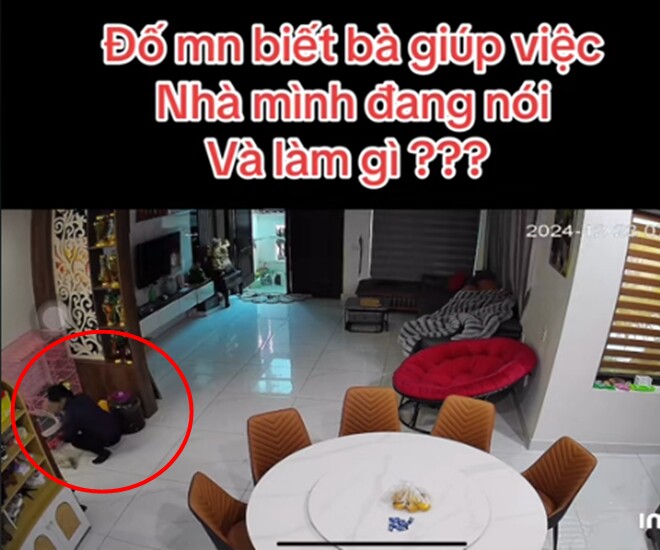 Người giúp việc vừa dọn dẹp nhà cửa vừa lẩm nhẩm những điều khó hiểu. Ảnh cắt từ clip