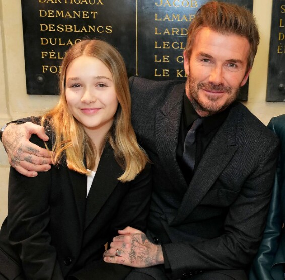 Con gái David Beckham mặc váy lụa 2 dây mỏng manh tuổi dậy thì, dân mạng phản ứng amp;#34;Trông như đồ 18+ chứ không phải 13 tuổiamp;#34; - 13