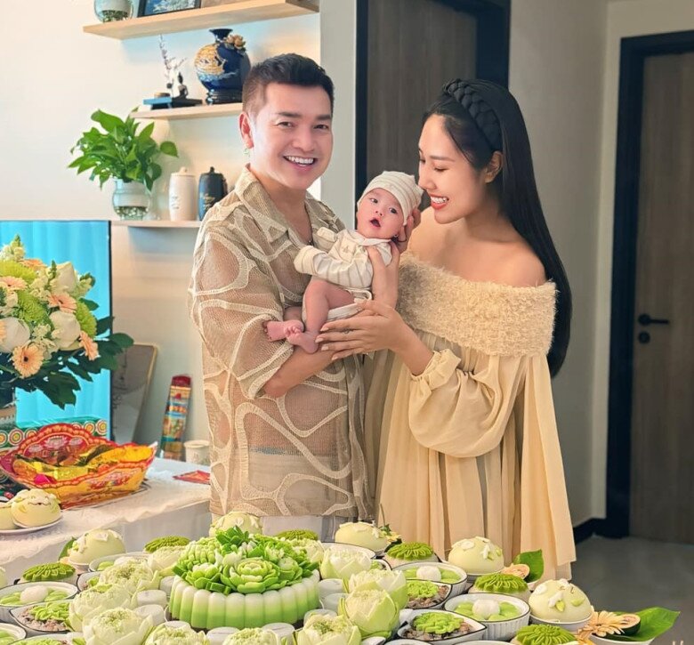 Người yêu kém 37 tuổi của Quang Minh khoe khoảnh khắc con gái riêng cưng nựng em trai cực tình cảm - 3