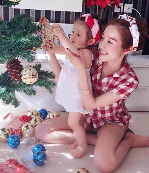Bé gái Việt giành giải Nhất trên báo Anh vì xinh như thiên thần, giờ 11 tuổi gương mặt thay đổi nhiều - 8