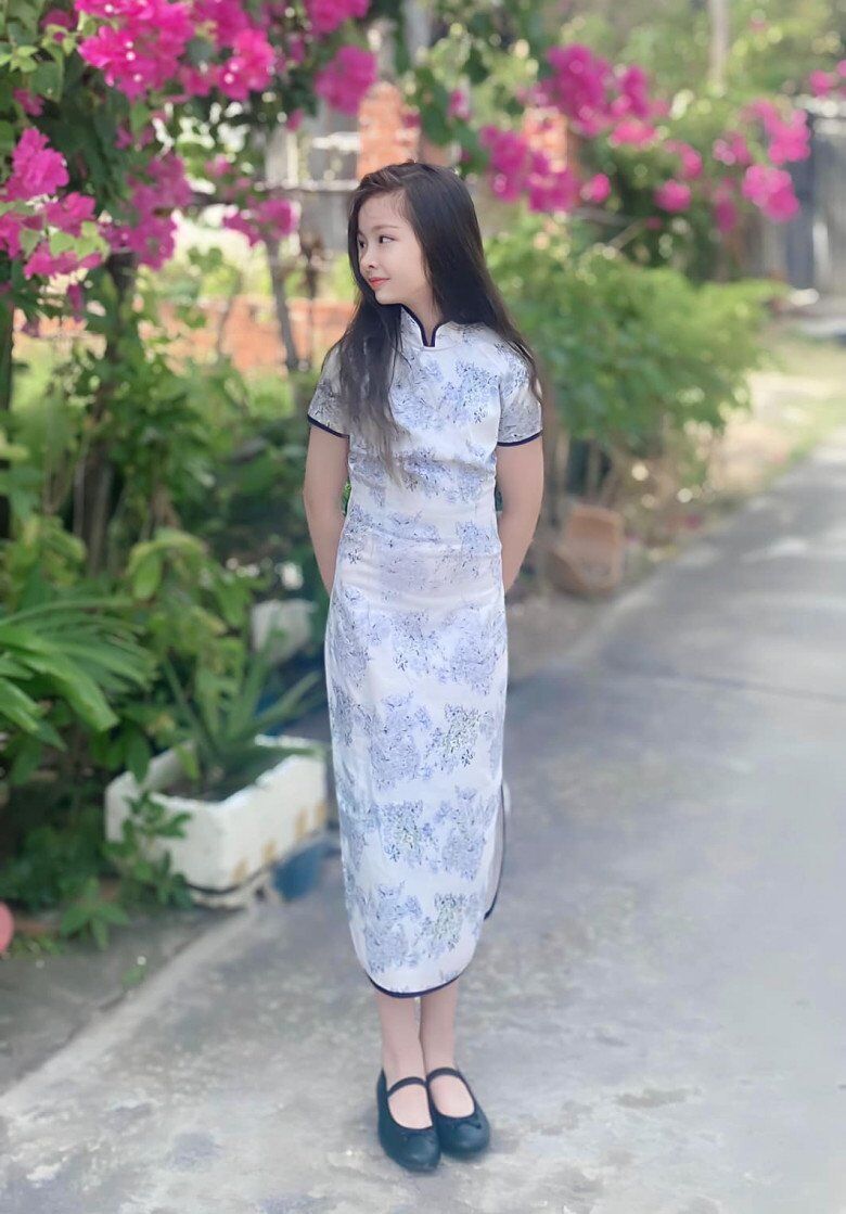 Bé gái Việt giành giải Nhất trên báo Anh vì xinh như thiên thần, giờ 11 tuổi gương mặt thay đổi nhiều - 13