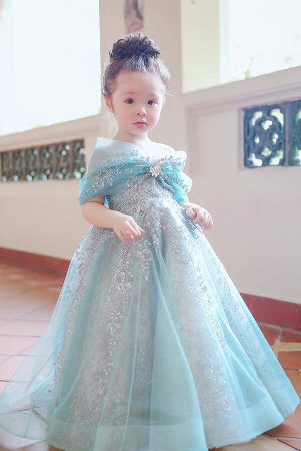 Bé gái Việt giành giải Nhất trên báo Anh vì xinh như thiên thần, giờ 11 tuổi gương mặt thay đổi nhiều - 10