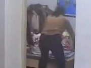 Yêu con - Xem camera giám sát, người mẹ òa khóc khi thấy hành động mẹ chồng làm với 2 cháu mỗi ngày