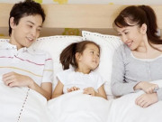 Yêu con - Con hỏi "Tại sao con gái không được cởi trần?", bố trả lời rất hay nhưng mẹ đỏ mặt