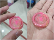 Yêu con - Con gái tiểu học khoe bài tập mỹ thuật ở lớp, bố chết lặng vì thứ đó quá nhạy cảm