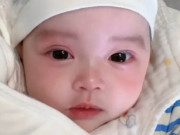 Yêu con - Bé sơ sinh vừa chào đời đã đẹp như thiên thần dù bố mẹ ngoại hình bình thường, bác sĩ phải thốt lên: Thật hiếm có!