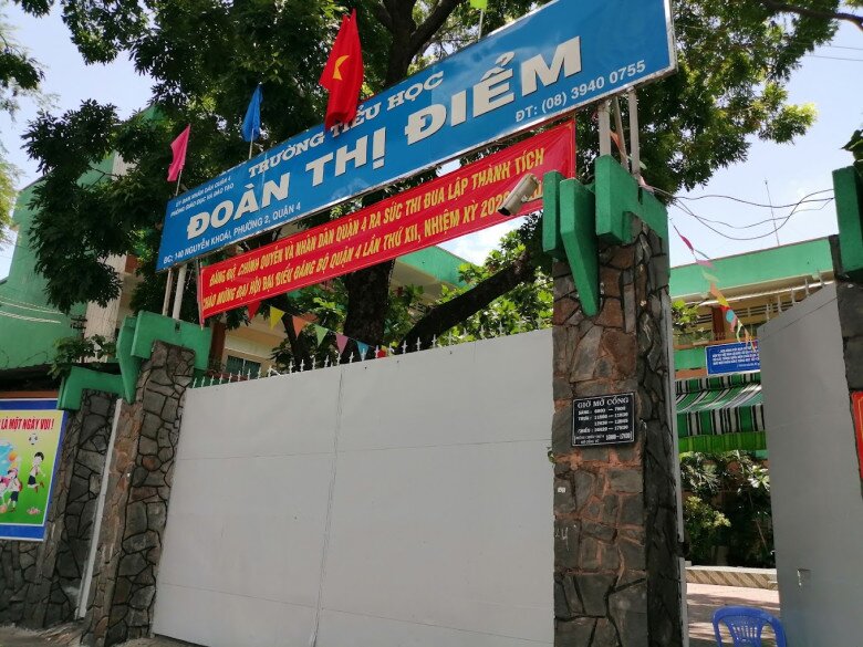 Trường có phòng tin học phục vụ các em học sinh từ lớp 3 trở lên, phòng thư viện với không gian mở, góc thư viện xanh trang trí đẹp mắt và có nhiều đầu sách được bổ sung thường xuyên để đáp ứng nhu cầu đọc của học sinh.