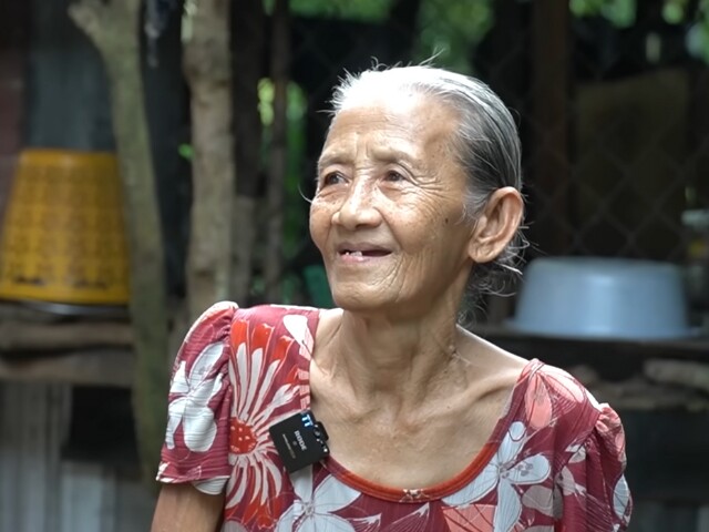 Nhiều món đồ dùng trong nhà bị hư hỏng, bà Bảy tự tay tìm cách khắc phục vì không muốn làm phiền con cháu. Bên cạnh đó, từ thuở nhỏ bà đã đam mê công việc thợ mộc của ba nhưng đến nay mới có thời gian rảnh để khơi dậy sở thích năm xưa.