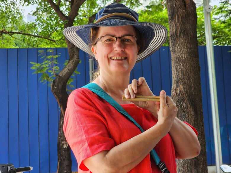 Đối với ông Dũng, niềm vui lớn nhất trong sự nghiệp là những nụ cười hài lòng của khách hàng khi cầm trên tay thành phẩm.