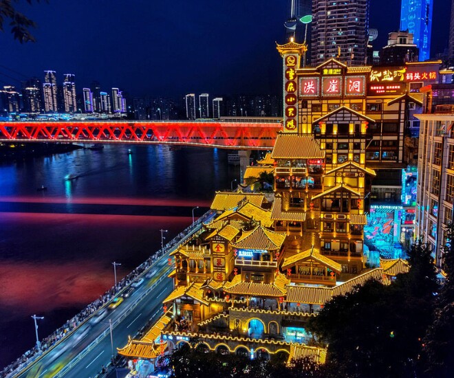 Trùng Khánh không chỉ sở hữu những cảnh quan đậm chất thành thị mà còn có những không gian thiên nhiên đẹp mắt và các yếu tố văn hóa trầm tích lâu đời. 