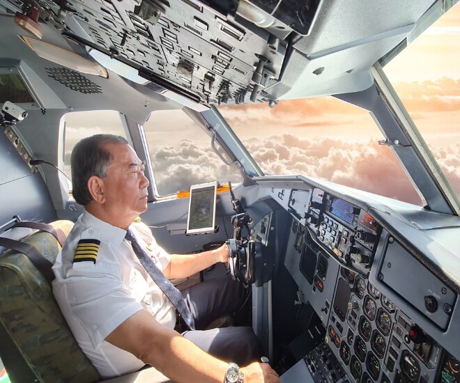 Để trở thành phi công lái máy bay dân dụng, các học viên sẽ phải trải qua khâu tuyển chọn vô cùng khắt khe, nghiêm ngặt về cả thể hình và thể lực, ngoài ra còn yêu cầu trình độ tiếng Anh. 