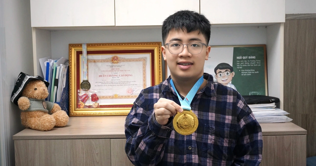 Kỳ thi Olympic Toán học quốc tế (IMO) năm 2022, Ngô Quý Đăng (cựu học sinh lớp 12A1 Toán) đã xuất sắc giành huy chương Vàng với điểm tuyệt đối 42/42. Sau 19 năm thì mới có 1 học sinh từ Việt Nam đạt điểm số kỷ lục này.