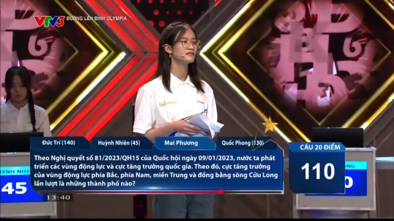 Mai Phương - nữ sinh Hà Nội khiến khán giả trường quay S14 bất ngờ khi chọn đặt ngôi sao hy vọng ở câu hỏi đầu tiên. Với đáp án đúng về câu hỏi liên quan đến Địa Lý, nữ sinh nhận về 40 điểm. 