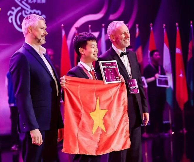 Em Lê Thành Đạt (lớp 12 chuyên Hoá) xuất sắc giành được Huy chương Đồng kỳ thi Olympic Hóa học Quốc tế Mendeleev.