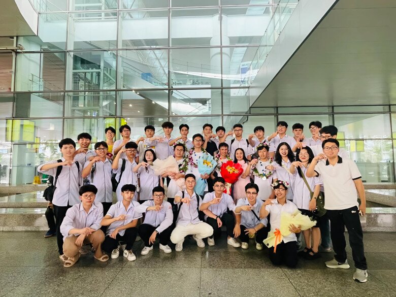 Đây là ngôi trường mơ ước của rất nhiều thế hệ học sinh tại tỉnh Thanh Hoá. Trường có tỉ lệ chọi cao, bài đánh giá năng lực tương đối khó nên để trở thành của THPT Chuyên Lam Sơn đòi hỏi học sinh phải rèn luyện, trau dồi kiến thức từ rất sớm.