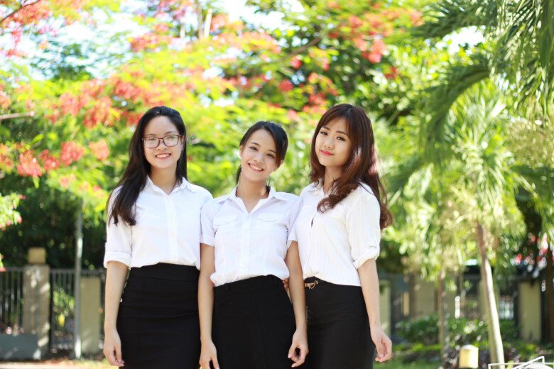 Trường ĐH Ngoại ngữ - ĐH Đà Nẵng có điểm chuẩn dễ chịu, học phí thấp cùng đầu ra rộng mở nhờ trường ký kết hợp tác với quốc tế, do đó được nhiều học sinh ở khu vực miền Trung - Tây Nguyên theo học.