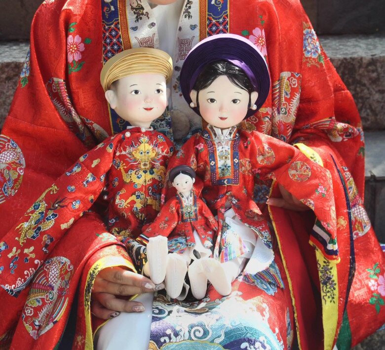 Búp bê khớp cầu phiên bản đặc biệt vừa được Đa trình làng, chứa đựng thông điệp về văn hóa khi nam sinh quyết định khoác áo Nhật Bình truyền thống cho tác phẩm của mình.