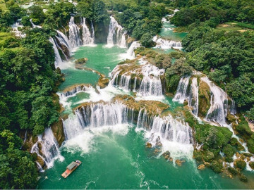 Sự khác biệt giữa điểm du lịch Trùng Khánh ở Việt Nam và ở Trung Quốc: Ở đâu đẹp và hút khách hơn?