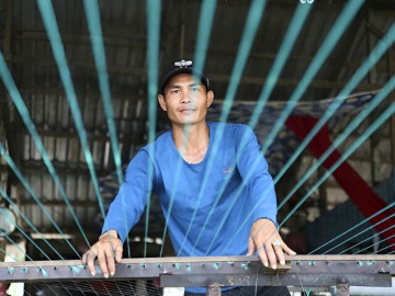 Nghề lạ Việt Nam: Cứ chạy là kiếm ra tiền, suốt ngày quần quật giữa nắng, gấp gáp 1 giây có thể phải làm lại từ đầu