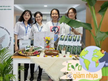 Sinh viên TP.HCM hô biến lá dừa, lá chuối thành vật dụng hữu ích, giá cực rẻ lại bảo vệ môi trường