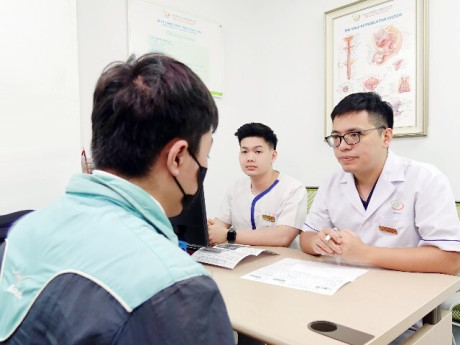 Vừa thức dậy thấy “chú chim non ngừng hót", nam thiếu niên làm ngay một việc khiến bác sĩ hết lời khen ngợi