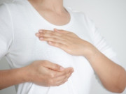 Sức khỏe - Ra biển không dám tắm vì ngại, người phụ nữ hơn 60 tuổi được chồng động viên đi “nâng cấp” vòng một