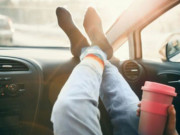 Sức khỏe - Người đàn ông khỏe mạnh bị liệt nửa người vì thói quen khi ngồi ghế phụ ô tô rất nhiều người gặp phải