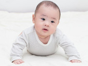 Sức khỏe - Con 2 tháng tuổi đã biết lẫy nên ai cũng khen cứng cáp, không ngờ sau đó phải nhập viện vì sự tắc trách của bố mẹ