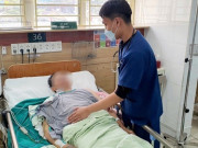 Sức khỏe - Vụ ngộ độc khiến 2 người tử vong khi dự tiệc ở Long Biên: Loại rượu đựng trong bình sứ có mùi lạ