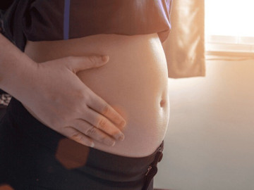 Thiếu nữ 16 tuổi bụng to như mang thai 6 tháng, mẹ đưa đi khám và bất ngờ với nguyên nhân phía sau