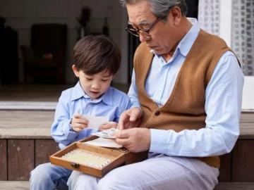 Ông nội bị gièm pha khi đi làm xét nghiệm ADN với cháu, sự thật phơi bày phía sau khiến con dâu tủi hổ