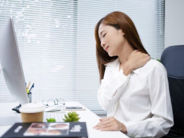 Nữ nhân viên văn phòng đau cổ vai gáy tưởng do ngồi nhiều, đi khám mới biết xương đã bị tiêu vì quá chủ quan
