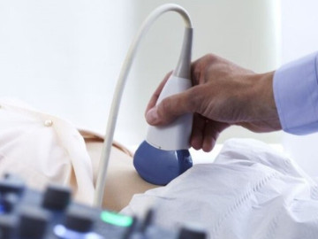 Sạch kinh vài ngày lại ra máu, người vợ trẻ vội đi khám không ngờ phát hiện bị vô sinh dù đã có con...