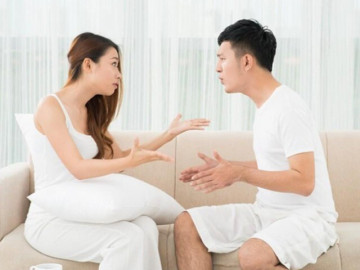 Chồng trẻ phát miễn phí 2 xe mì tôm không hỏi ý kiến vợ, sau đó nói một câu liền bị vợ đưa thẳng vào viện tâm thần