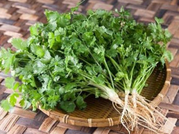 Loại rau giá 1.000 đồng bán đầy chợ tốt cho sức khỏe, khi dùng người Việt lại vứt bỏ phần được coi là báu vật vào thùng rác