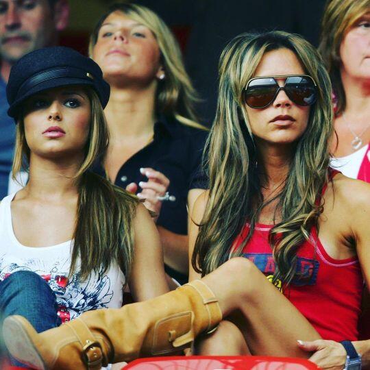 Tại Wold Cup 2006, Cheryl và Victoria Beckham cùng xuất hiện trên hàng ghế khán giả, ngay lập tức nhan sắc của cả hai bùng nổ truyền thông. 