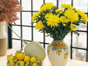 Nhà đẹp - Tại sao ngày càng ít người cắm hoa cúc vàng trên bàn thờ vào ngày Rằm, mùng 1? Hóa ra đây là 3 lý do