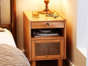 Nhà đẹp - Ngày càng nhiều người không đặt bàn cạnh giường ngủ nữa, thiết kế này vừa tiết kiệm diện tích vừa đẹp mắt hơn