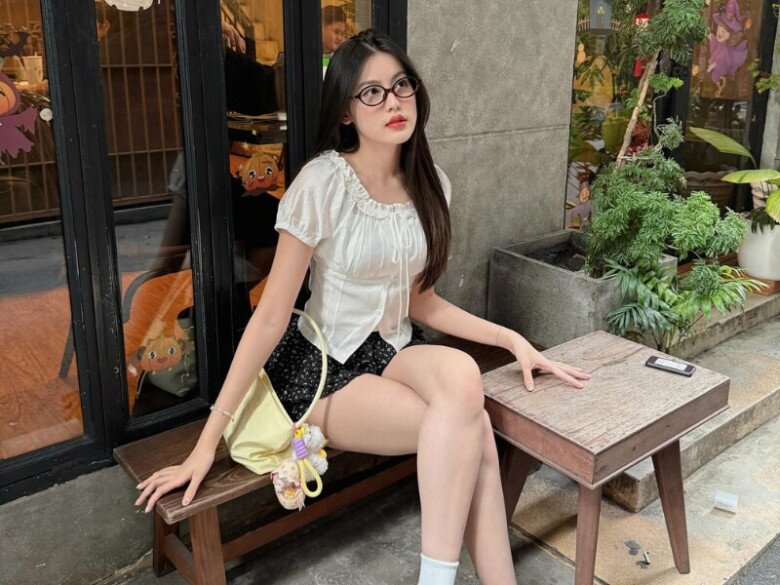 Tăng Mỹ Hàn sinh năm 2003, nổi tiếng là hot girl có ngoại hình xinh đẹp.