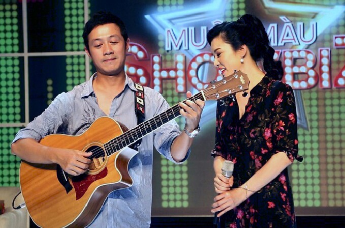 Nam MC chơi được nhiều loại nhạc cụ như guitar, organ, piano,...