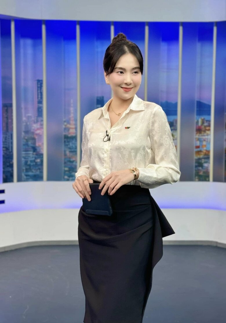 Mai Ngọc nổi tiếng là MC/BTV xinh đẹp của VTV.