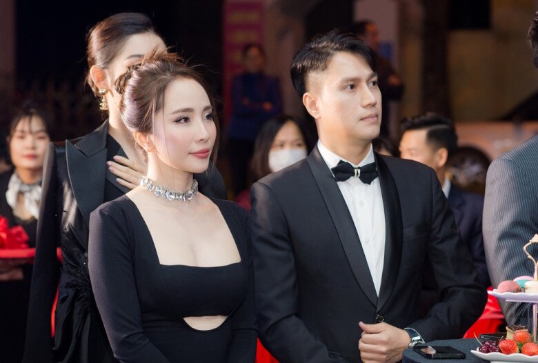 Cả 2 như hình với bóng khi tham gia các sự kiện showbiz.