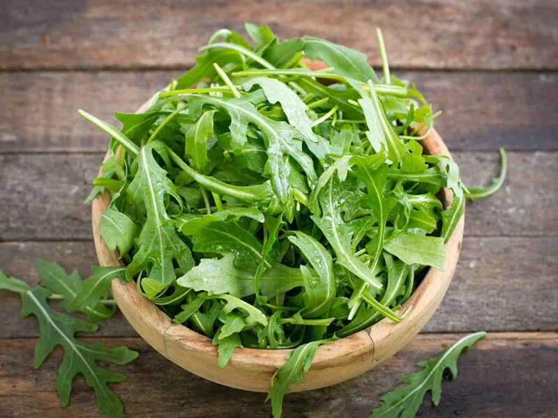 Cải lông (cải rocket, cải arugula) cũng là loại rau có vị đắng và kén người ăn. Tuy nhiên, loại rau này chứa nhiều chất chống oxy hóa và chất diệp lục, thường được sử dụng như một chất làm sạch cơ thể tự nhiên. 