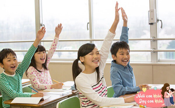 Bố mẹ nên nắm rõ những kiến thức mà trẻ đang được dạy ở trường.