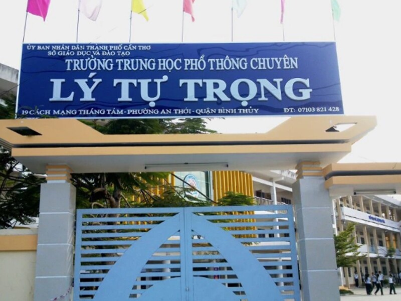  Nhiều năm qua, điểm trúng tuyển đầu vào lớp 10 của trường trong top đầu thành phố, 100% học sinh lớp 12 đỗ đại học và giành học bổng du học; học sinh đạt huy chương Olympic