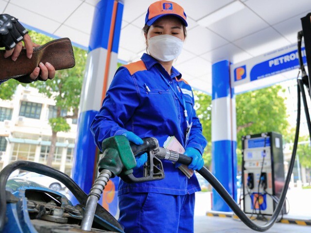Giá xăng dầu giảm tiếp, xăng E5 về gần 19.000 đồng/lít