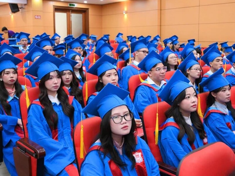 Đại học Y Hà Nội với sứ mệnh là đào tạo ra những bác sĩ, cử nhân Y khoa có trình độ đại học, sau đại học, nhằm đáp ứng những nhu cầu chăm sóc sức khỏe cho nhân dân. Điểm chuẩn vào trường luôn nằm top đầu với nhiều ngành học hot. 
