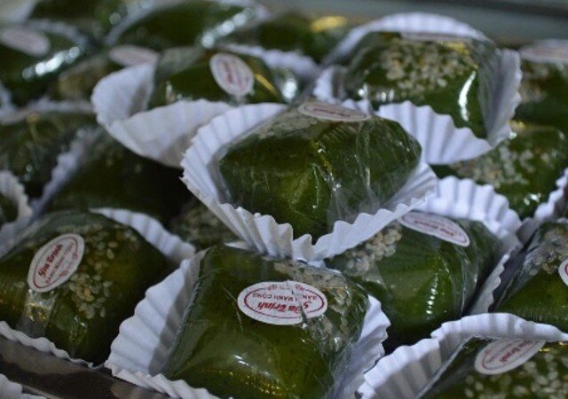 Bánh mảnh cộng có nhân đậu xay nhuyễn, vị ngọt mát và thơm