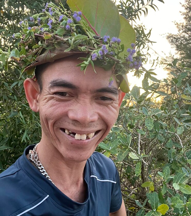 Từ một video hát nghêu ngao khi đi chăn bò, anh chàng sinh năm 1988 đã khiến cộng đồng mạng phát cuồng